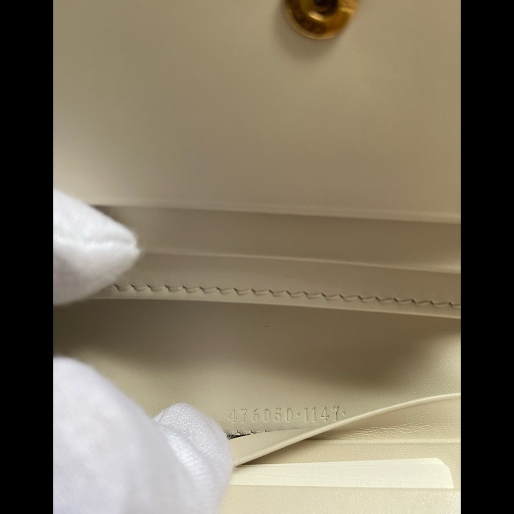 🎉HP🎉Gucci Wallet - Picture 6 of 12